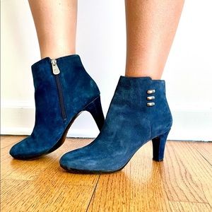 Anne Klein blue suede boots